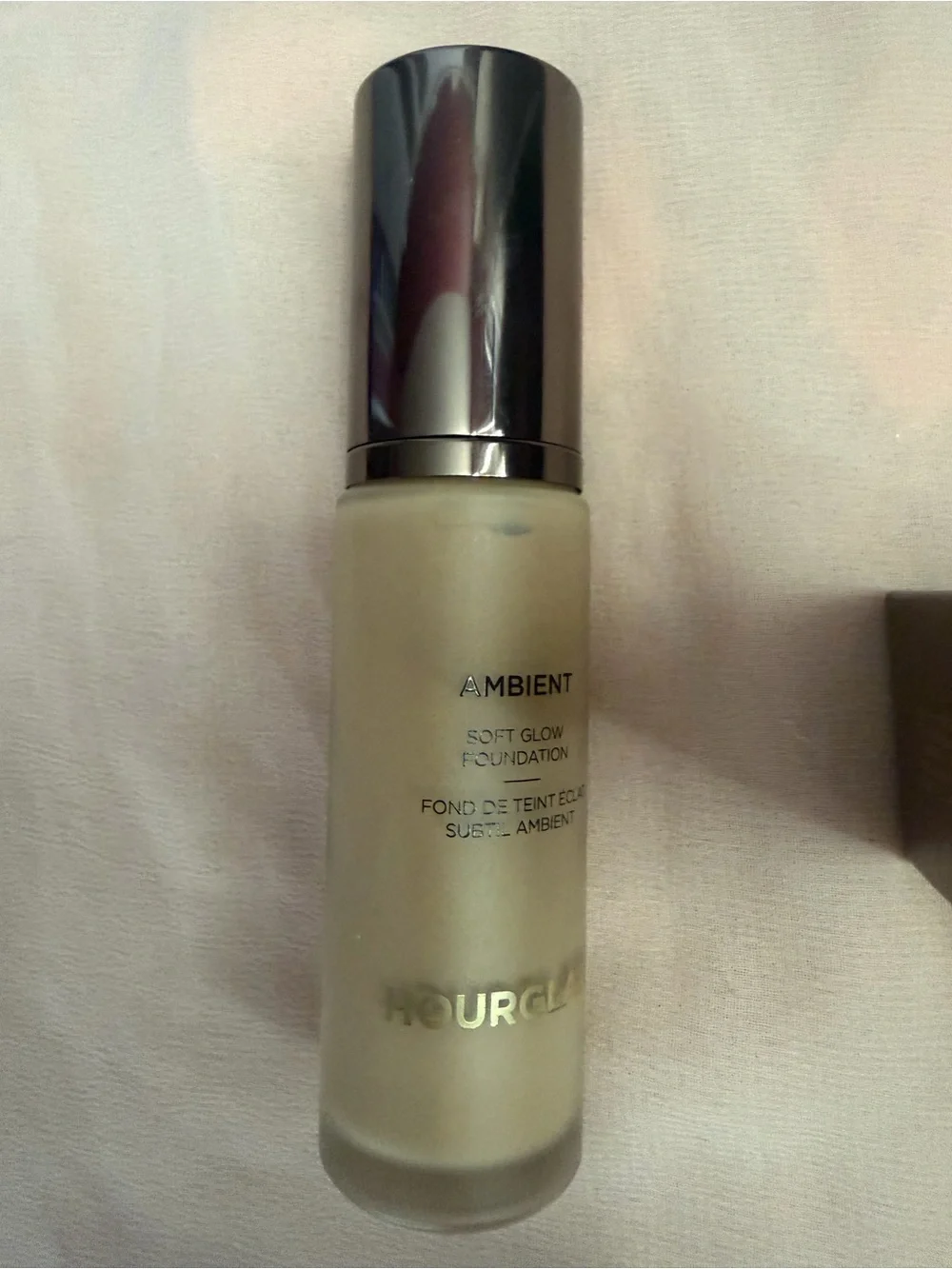 Hourglass Ambient Soft Glow Foundation -7.5